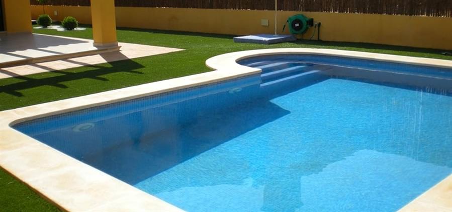 artificial-grass-manufacturers-and-suppliers-pool