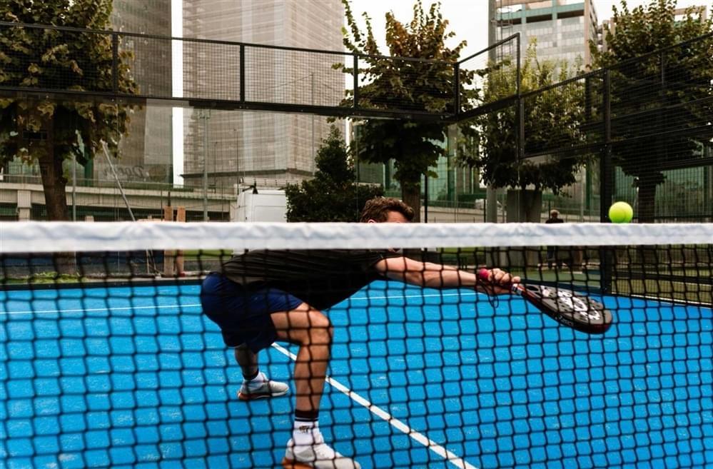 padel-court-player